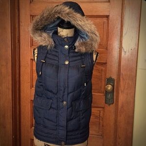 Mossimo puffer vest w faux fur detachable hood